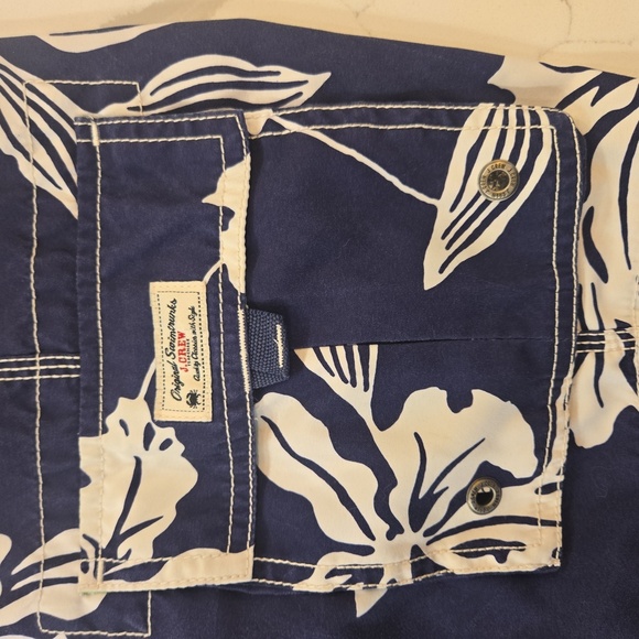 J. Crew Hawaiian Floral Board Shorts Navy White 9" Size 30 Mens Swimtrunks - Picture 4 of 5